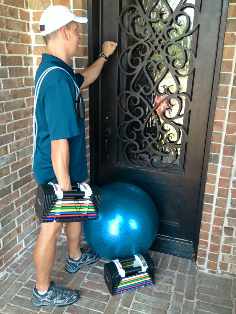 Gunter Personal Trainer At Client Home Gunter in home personal trainer knocking at client home